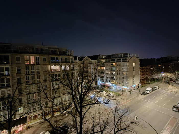 Schalten wir auf die Superweitwinkelkamera mit dem neuen Sensor um, kann das Oneplus 10 Pro nachts nicht mit ...